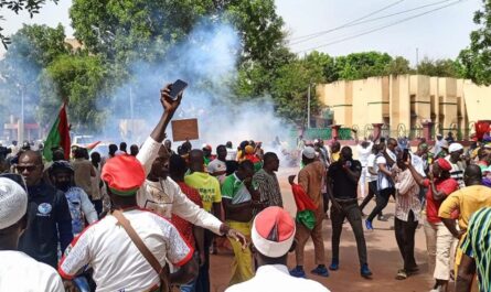 Au Burkina Faso, des mouvements de veille citoyenne délocalisation, l'Ambassade de France